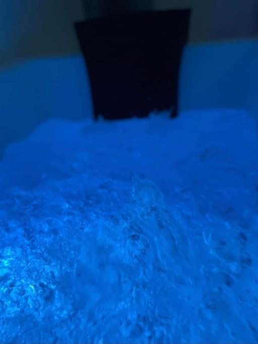 CourcouronnesJeu De Regards - Jacuzzi/Balneo公寓 外观 照片